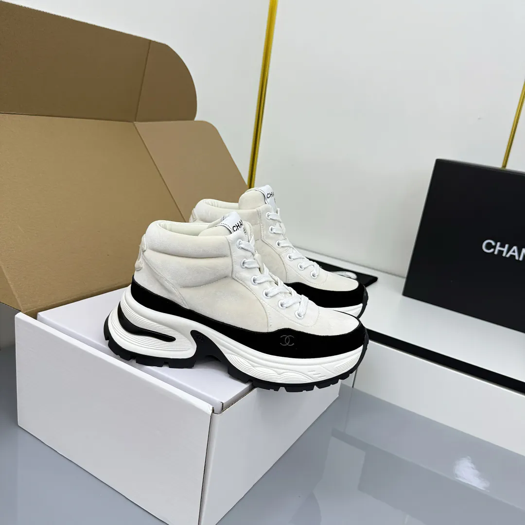 👟👟Ex-factory price 700👟👟 Chanel bread shoes ~ original calfskin panda shoes Chanel 25C latest hot style panda black and white sports shoes casual sneakers Xiaoxiang hot item classic black and white panda color coco girls must pay Fabric: original custom mixed sheepskin lining: original imported breathable mesh lining outsole: Original molded rubber + TPU combination Size: Women's 35-41
